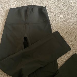 Lululemon Size 2 Olive Green Leggings 21 inch